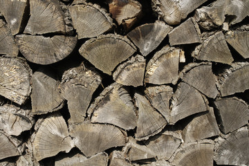 Holzscheite gestapelt