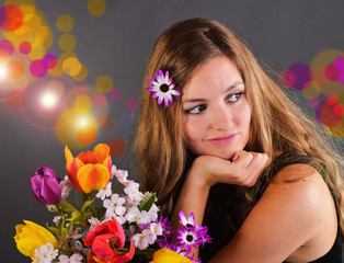 Obraz na płótnie Canvas Springtime: young, pretty woman with colorful spring flowers