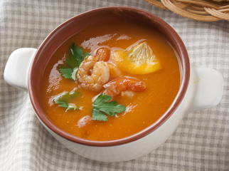 Tomato soup with shrimps