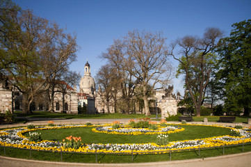Dresden Park vor Albertinum mit Frauenkirche