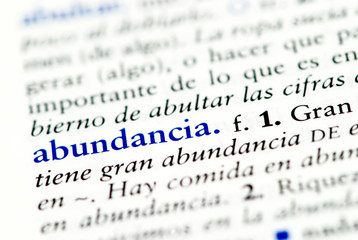 Fototapeta premium Closeup of the Spanish dictionsary word for abundance