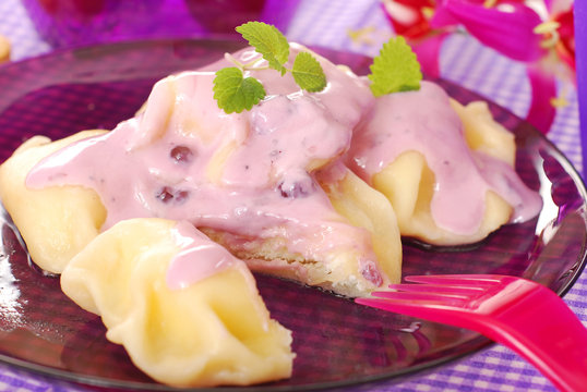 sweet ravioli with blueberry yogurt