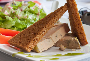 foie gras de canard et tartine de pain d'épices