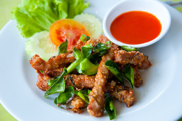 Deep fried pork with leech lime leaf and chili sauce