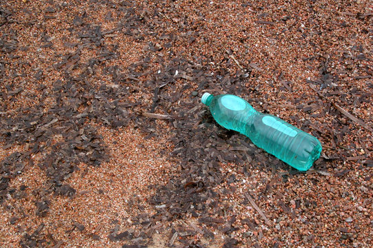 bottiglia sulla sabbia