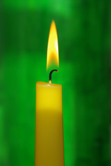 Kerzendocht vor Grün