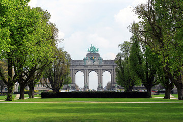 Fototapeta na wymiar Brama parku Cinquantenaire, Bruksela