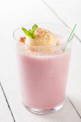strawberry milkshake with vanilla ice cream