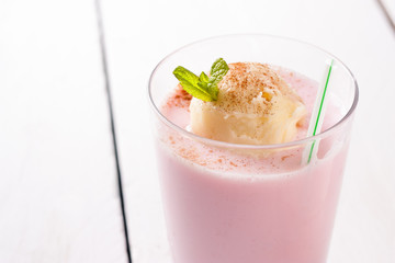 strawberry milkshake with vanilla ice cream