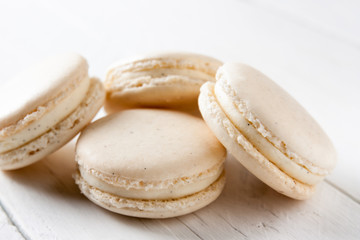 vanilla macarons