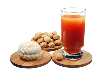 Sweet marshmallow with a glass of juice