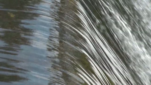 closup of dam on the Deschutes