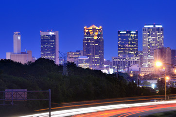 Fototapeta na wymiar Birmingham, Alabama Skyline nad Interstate 65