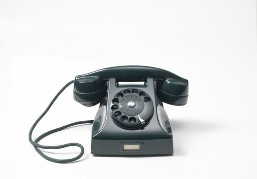 old green phone on white background, vecchio telefono a rotella