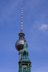 Funkturm in Berlin mit alter Kirche