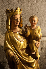 statue de la vierge et l' enfant