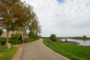 Fototapeta na wymiar Dutch farmhouse near river