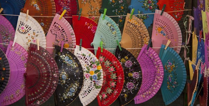 Venta de abanicos de colores