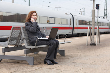 Wartezeit auf dem Bahnhof