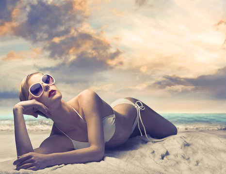 Sunbathe