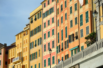 Camogli, Liguria - Case colorate sulla passeggiata a mare