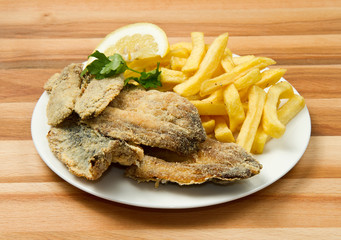 sardine fritte con patatine