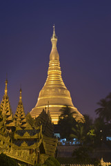Fototapeta premium Shwedagon Paya Temple at night in Yangon, Myanmar (Burma) Asia