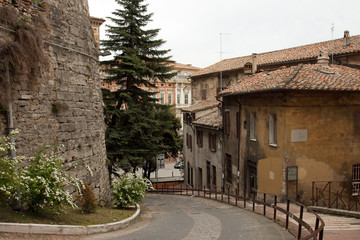Fototapeta na wymiar Widok ulicy w pobliżu centrum miasta Perugia