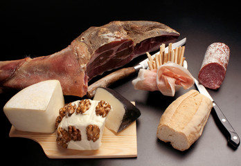 Salumi e formaggi