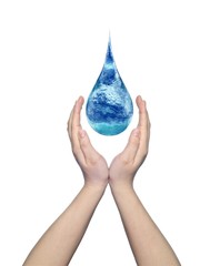 Obraz premium Conceptual liquid drop held in hands