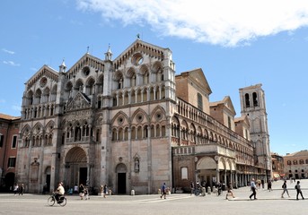 Fototapeta na wymiar Katedra w Ferrarze