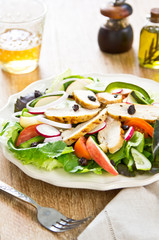 Grilled chicken salad with apple