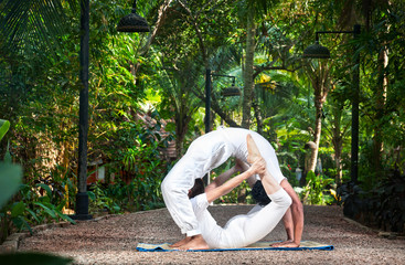 Couple yoga circle