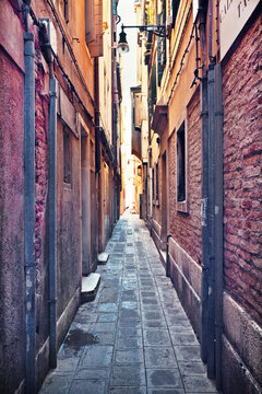 Fototapeta Wąska ulica w Wenecji, Włochy