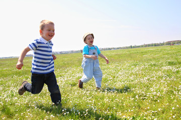 Kinder rennen