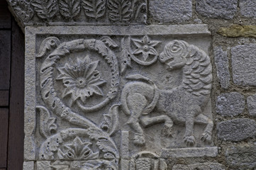 Abbazia San Clemente al Vomano, particolare del portale