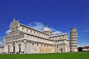 Pisa, piazza dei miracoli e torre pendente