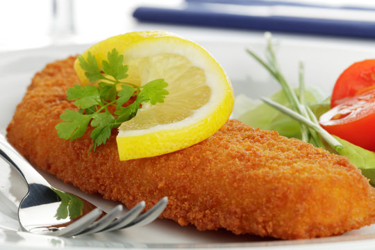Gebackenes Seelachsfilet mit Zitrone