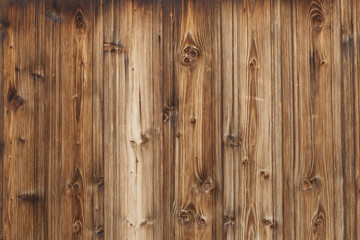 Detail einer Holzwand in den Alpen