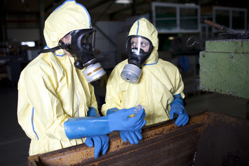 Experten in Fabrik wegen Strahlgefahr