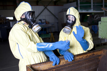 Experten in Fabrik wegen Strahlgefahr