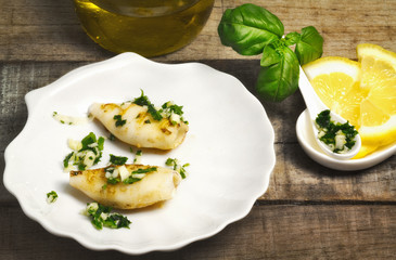 grilled squid with garlic and parsley seasoning