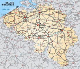 Karte von Belgien mit Autobahnen und Hauptstädten