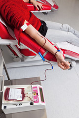 Blutabnahme beim Blutspenden in Blutlabor