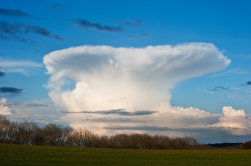 Obraz na płótnie Canvas Oszałamiająca formacja naturalna grzyb w błękitne niebo