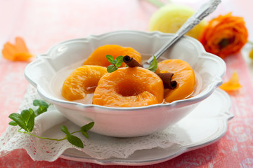 Peaches in syrup