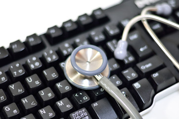 聴診器とキーボード