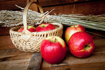 mele Pink Lady con cesto