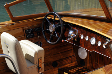 poste pilotage canot automobile