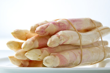 Bund, weißer Spargel
